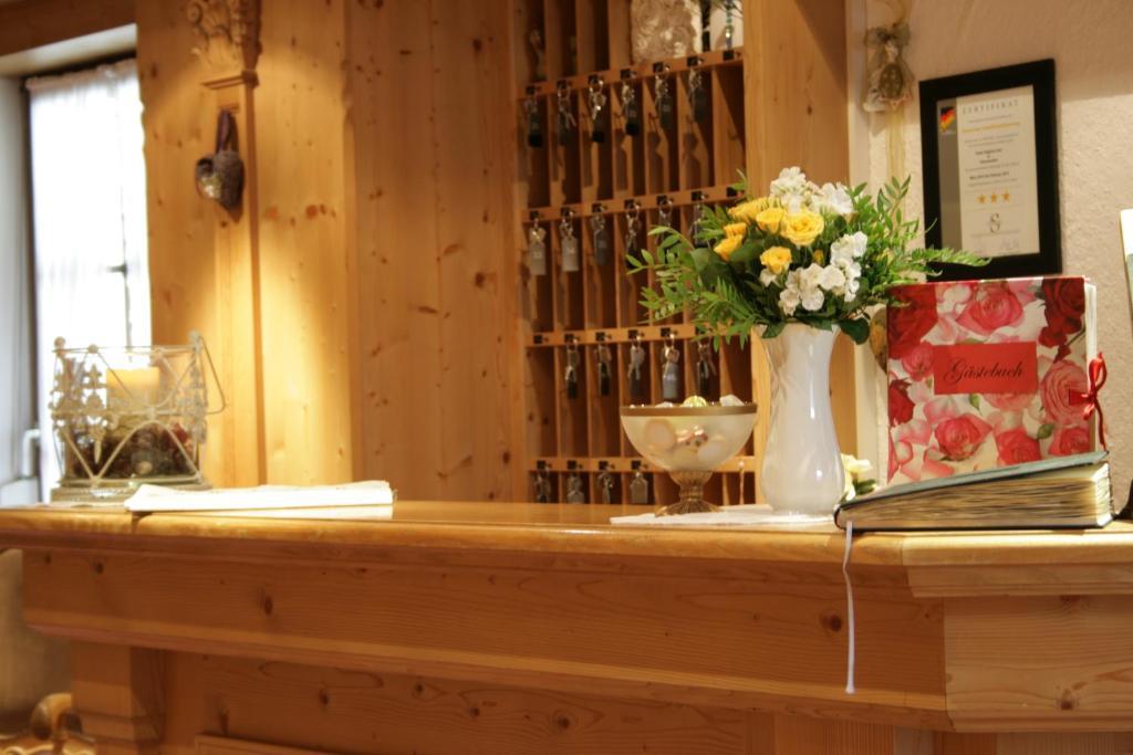 Hotel Allgaeuer Hof オーバーシュタウフェン エクステリア 写真